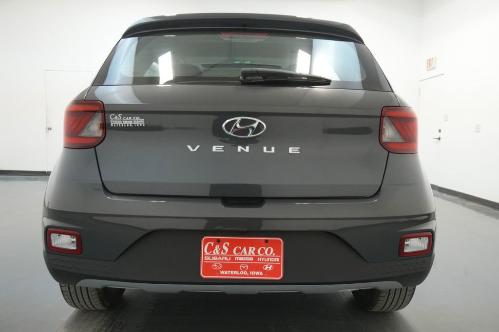 New 2024 Hyundai Venue SEL image 17