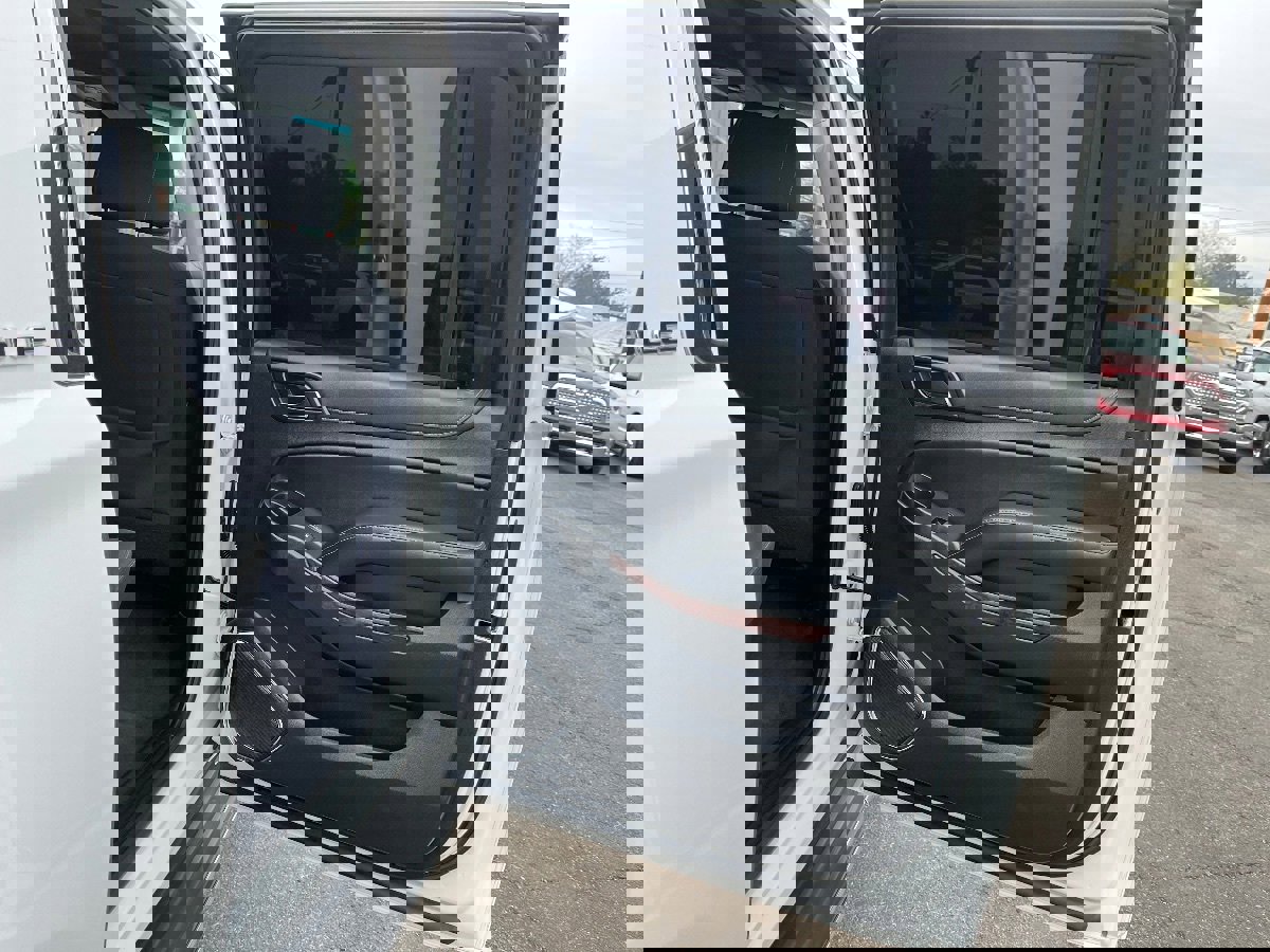 Used 2019 GMC Yukon XL SLE w/ SLE Value Package image 36