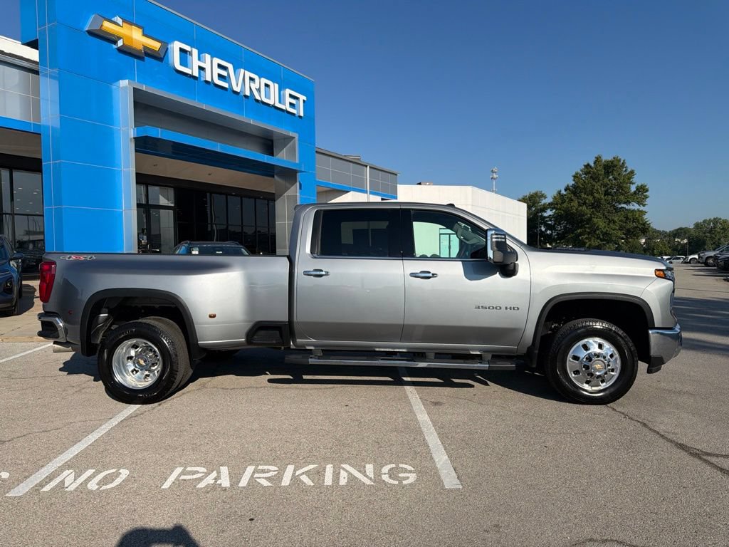 Used 2025 Chevrolet Silverado 3500 LTZ w/ LTZ Convenience Package AWD/4WD image 2