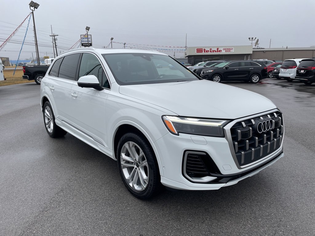 Used 2025 Audi Q7 3.0T Premium Plus AWD/4WD image 2