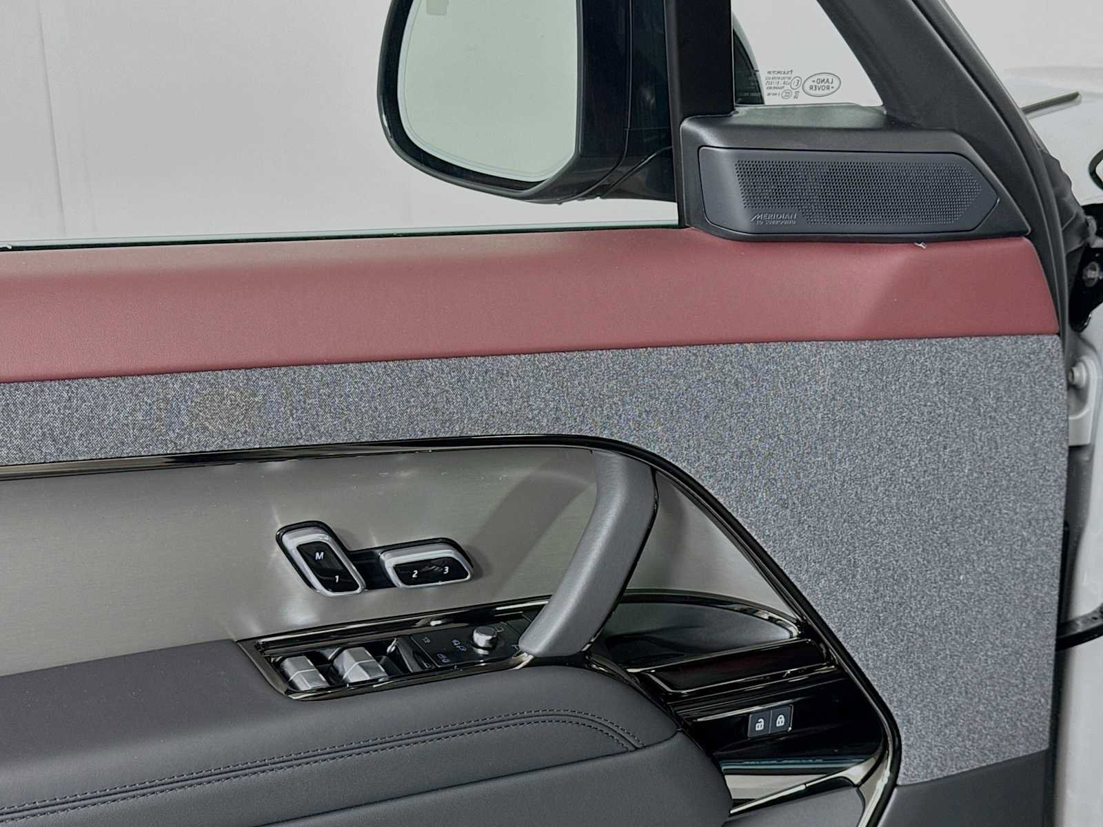 Used 2025 Land Rover Range Rover Sport Dynamic SE image 18