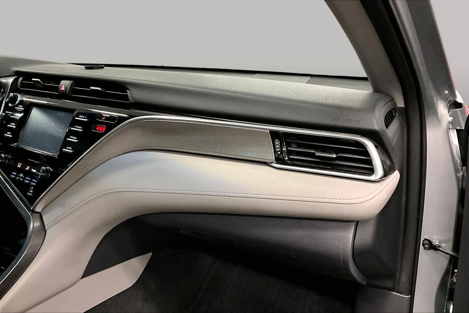 Used 2018 Toyota Camry SE FWD image 18