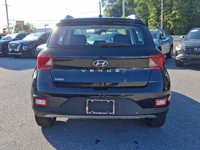 Certified 2025 Hyundai Venue SEL FWD image 5