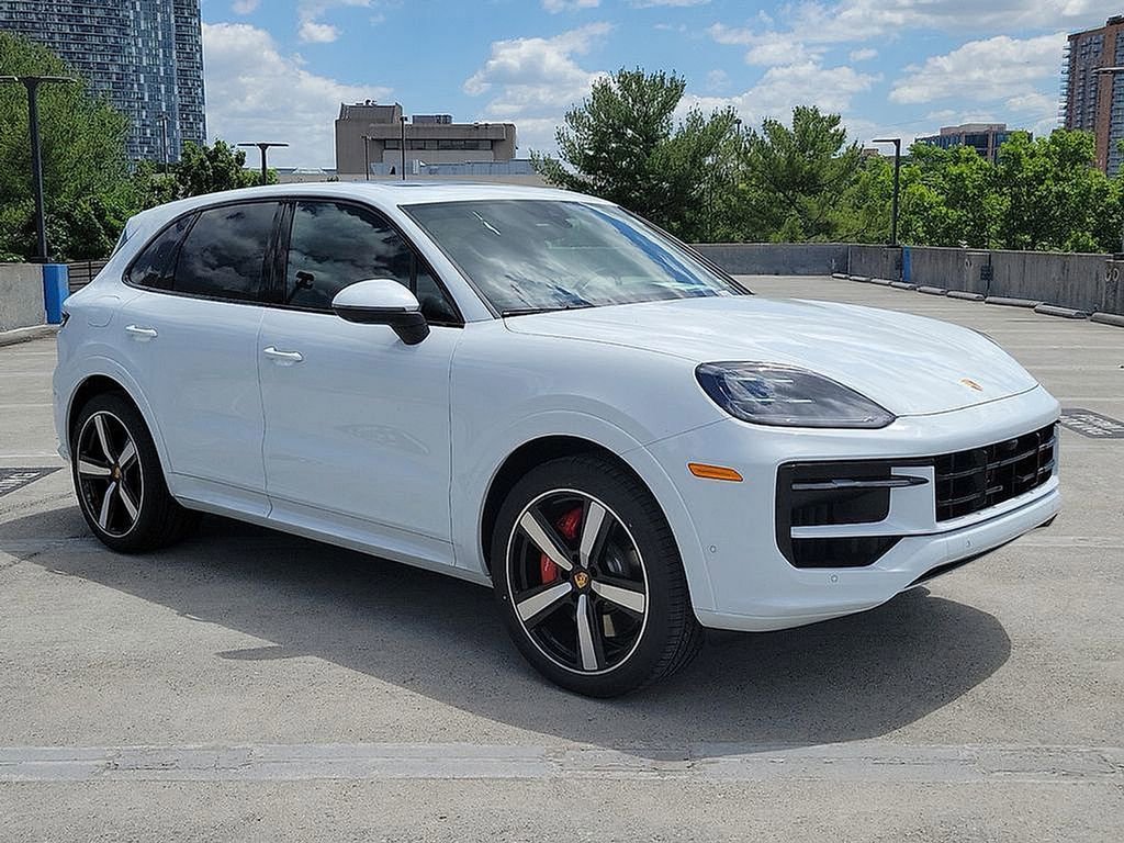 Certified 2024 Porsche Cayenne S image 3