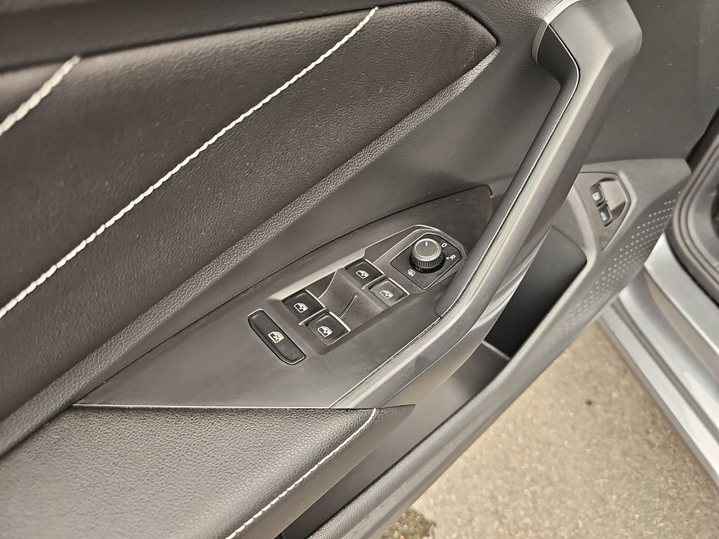 Used 2024 Volkswagen Jetta SEL FWD image 19