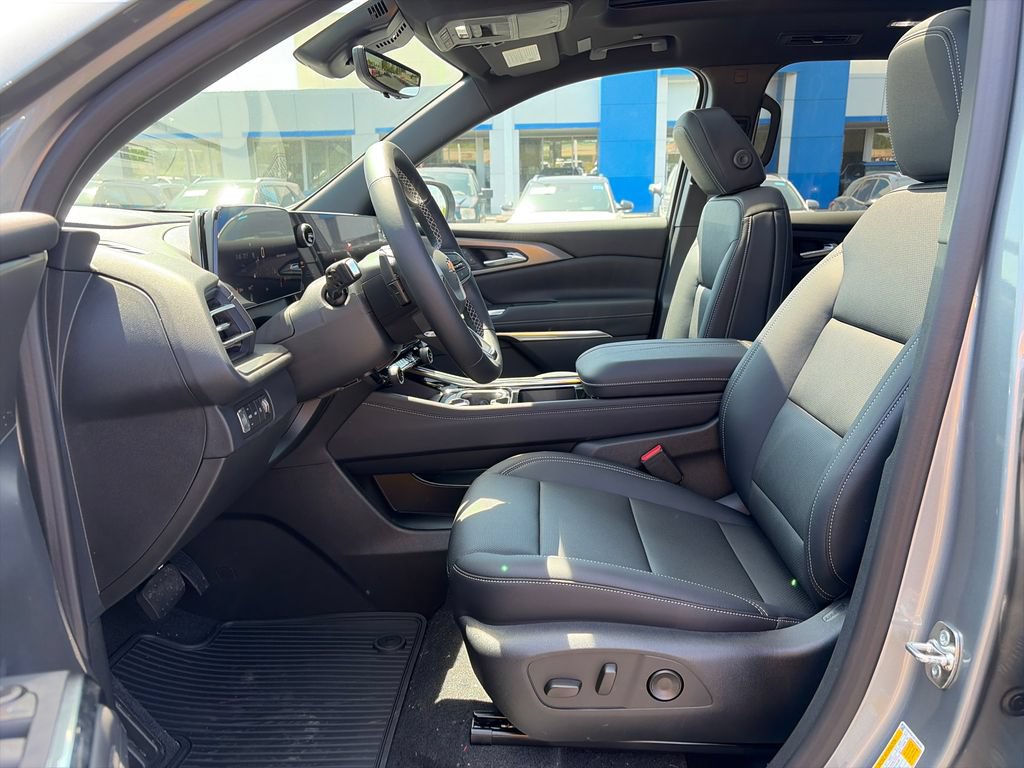 New 2026 Chevrolet Traverse LT w/ Sun and Wheel Package AWD/4WD image 17