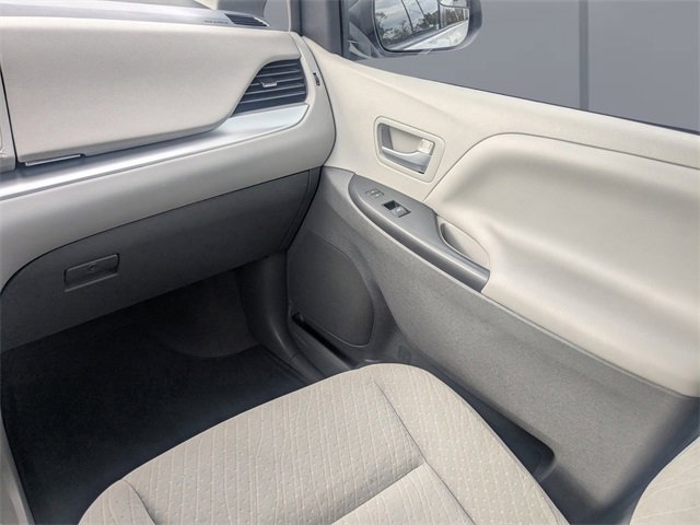 Used 2019 Toyota Sienna LE image 19