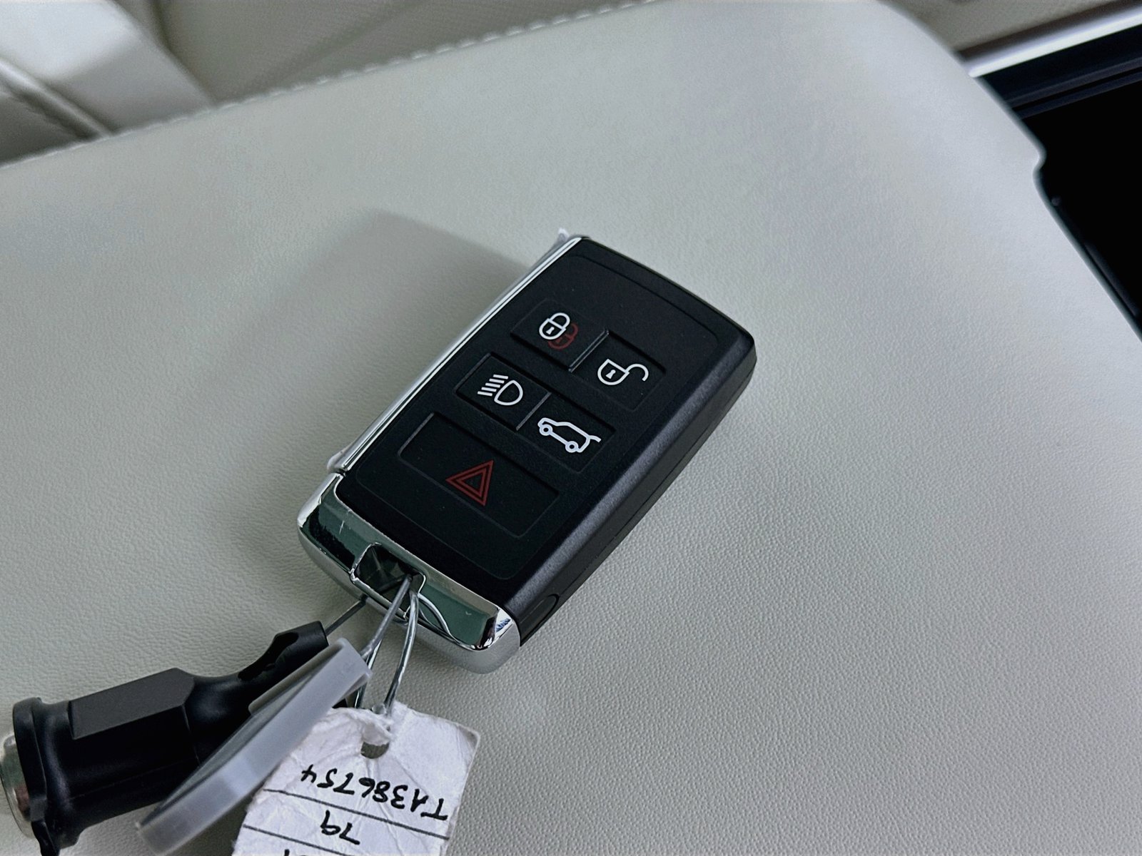 New 2026 Land Rover Range Rover Long Wheelbase SE AWD/4WD image 46