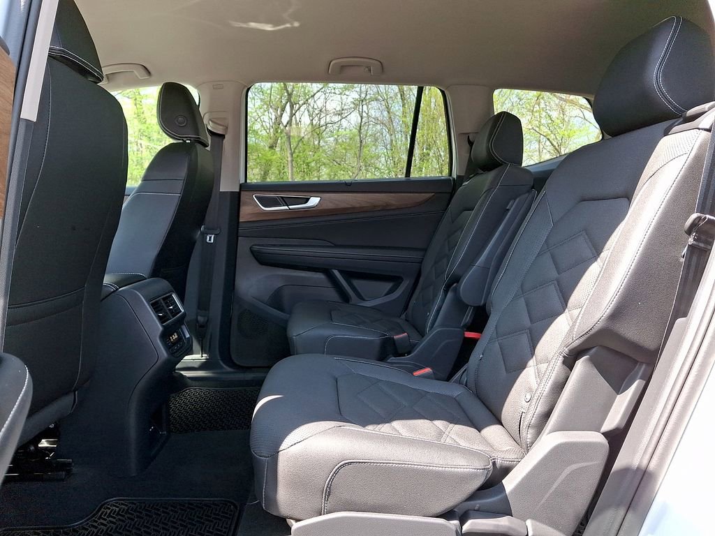 Certified 2025 Volkswagen Atlas SE AWD/4WD image 10