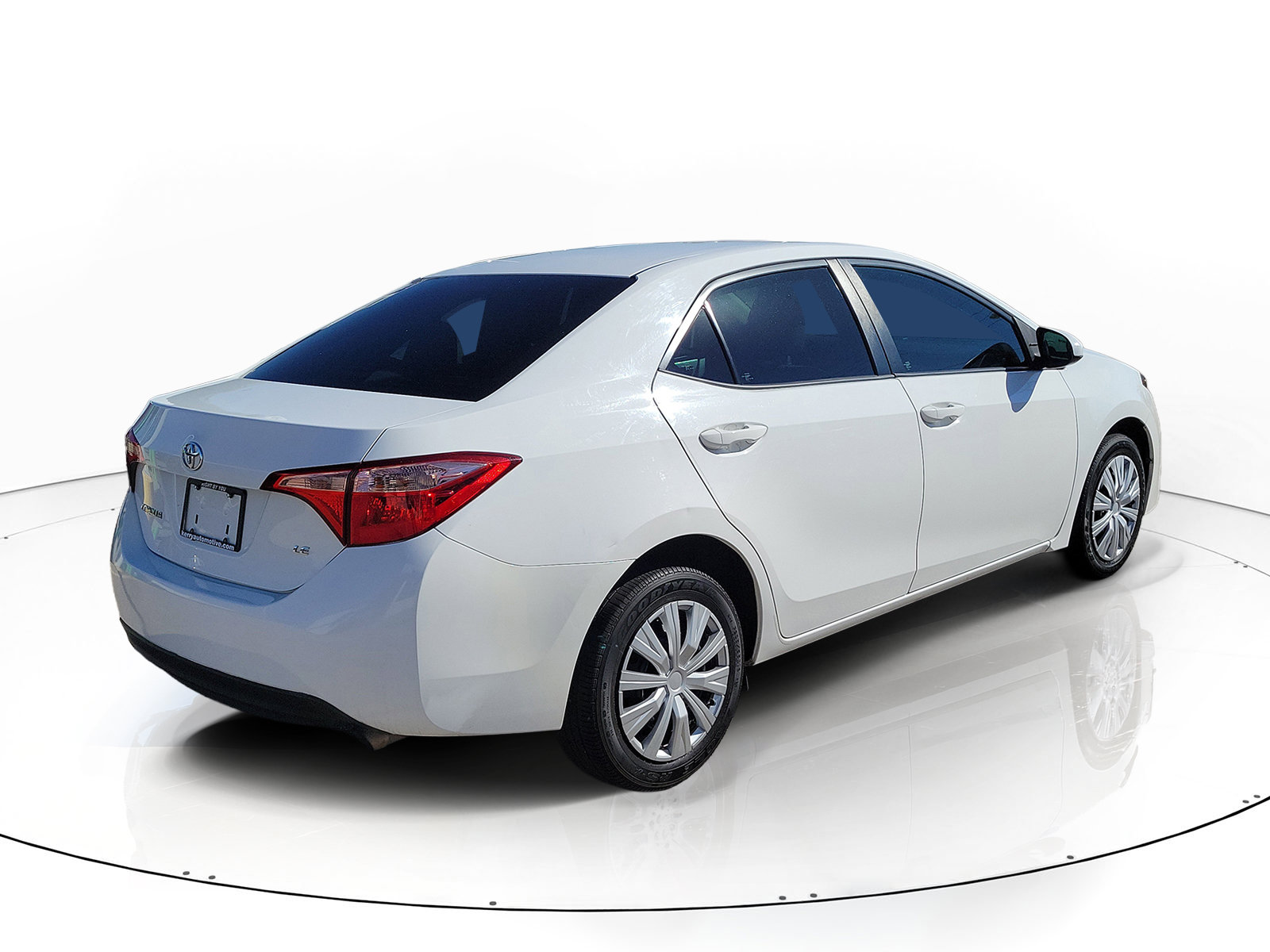 Used 2017 Toyota Corolla LE w/ Carpet Mat Package (TMS) FWD image 3