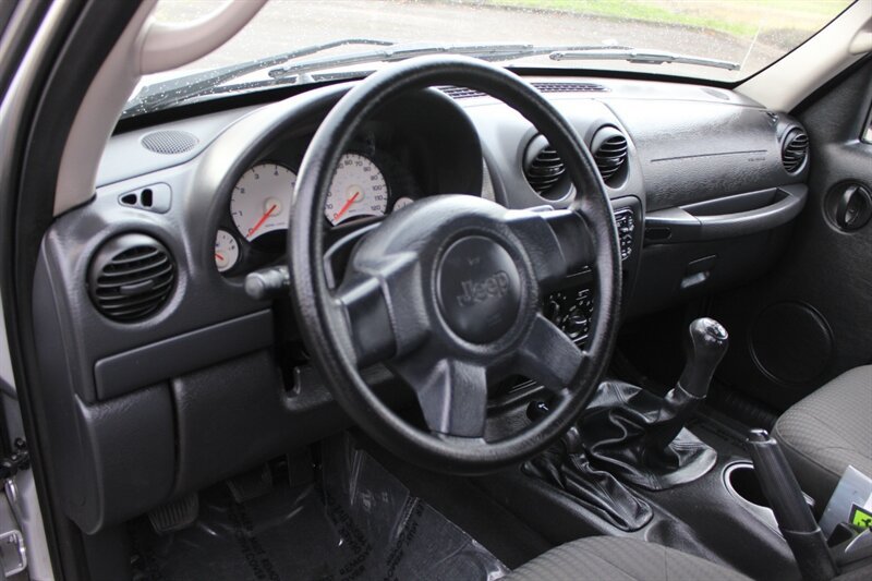 Used 2004 Jeep Liberty Sport w/ PWR Convenience Group AWD/4WD image 9
