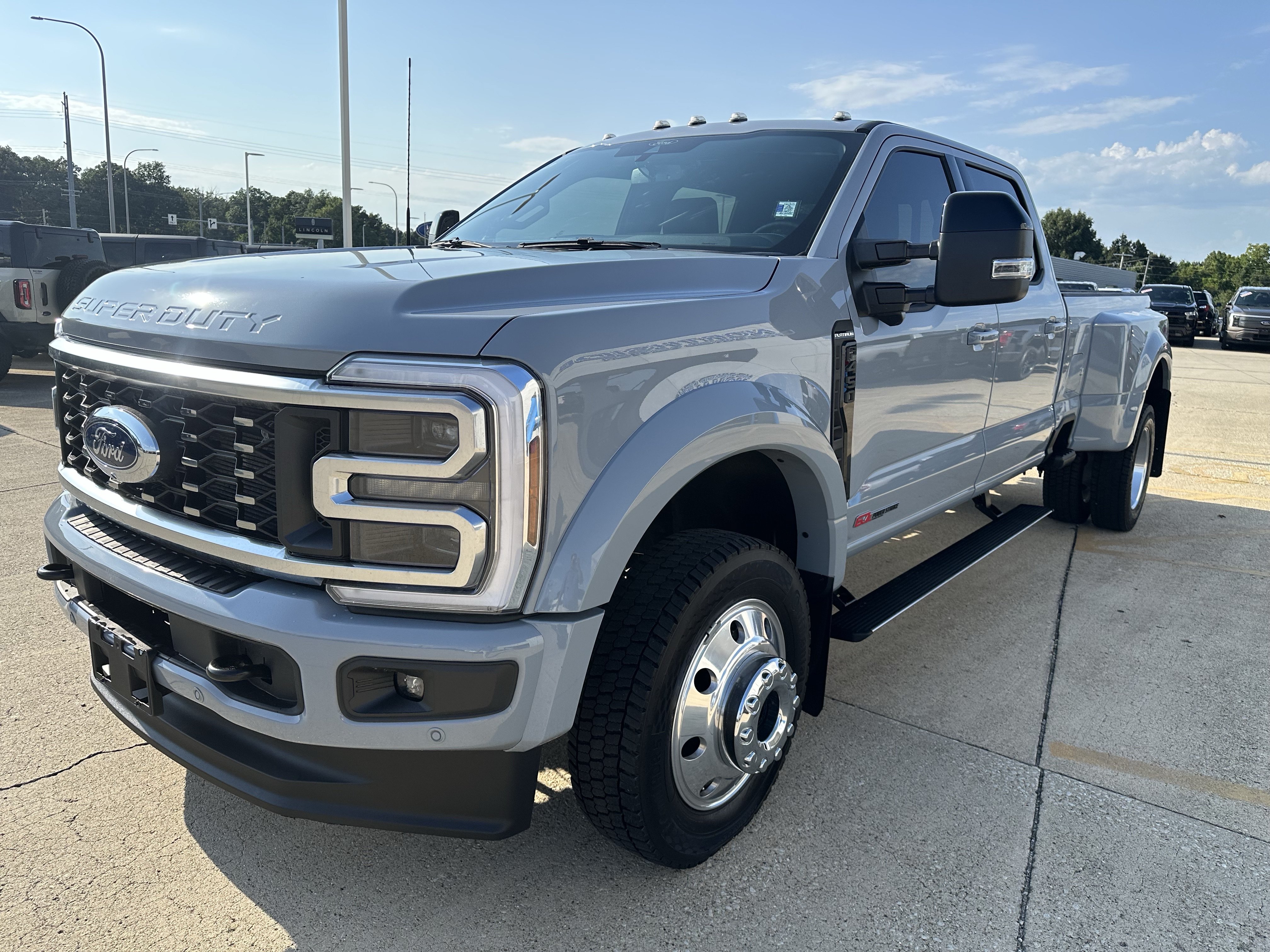 Used 2026 Ford F450 Platinum w/ FX4 Off-Road Package AWD/4WD image 16