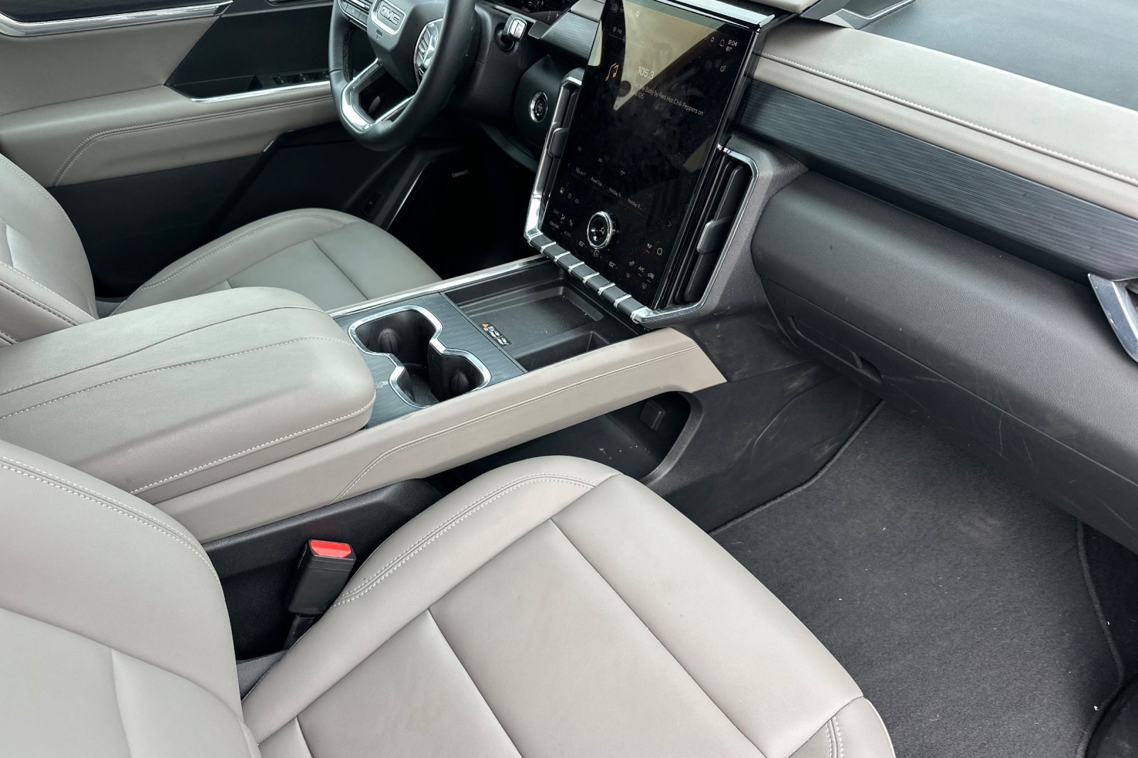 Used 2026 GMC Acadia Elevation w/ Elevation Premium Package FWD image 20