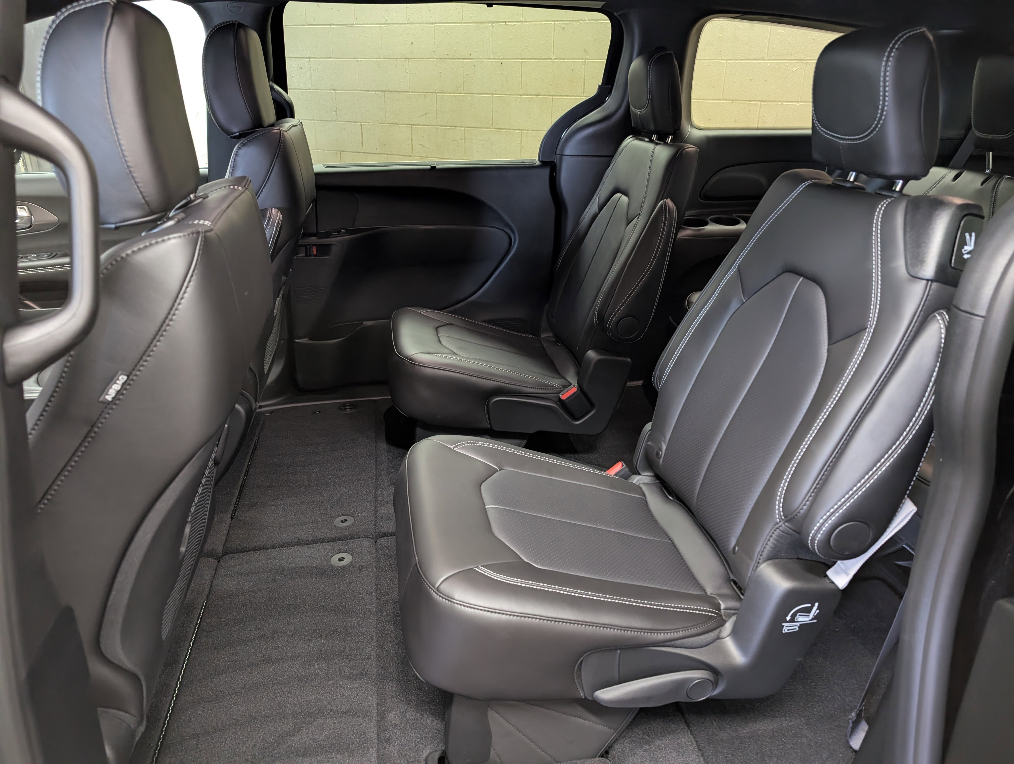 New 2026 Chrysler Pacifica Select image 8