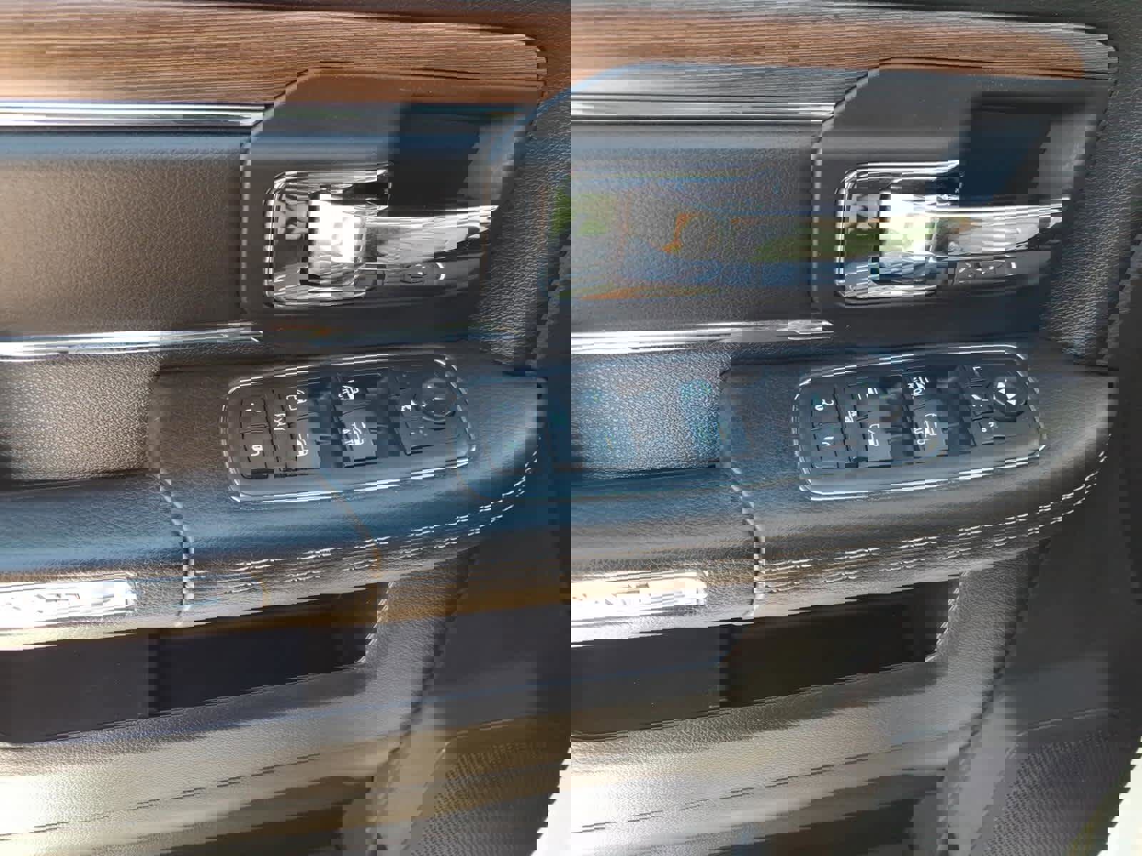 Used 2016 RAM 2500 Laramie w/ Protection Group image 20