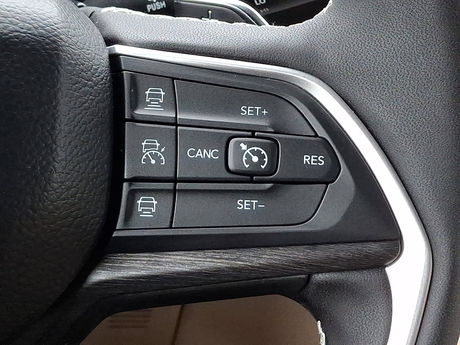 Used 2025 Jeep Grand Cherokee Limited image 23