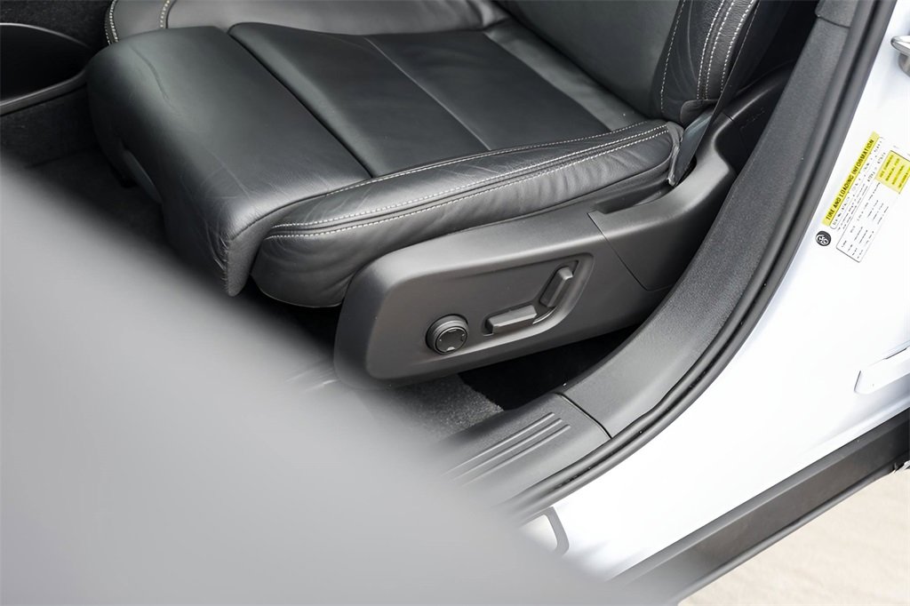 Used 2024 Volvo XC40 B5 Ultimate w/ Protection Package Premier image 9