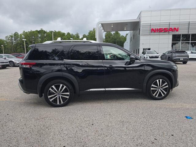 Certified 2025 Nissan Pathfinder Platinum w/ Cargo Package AWD/4WD image 9