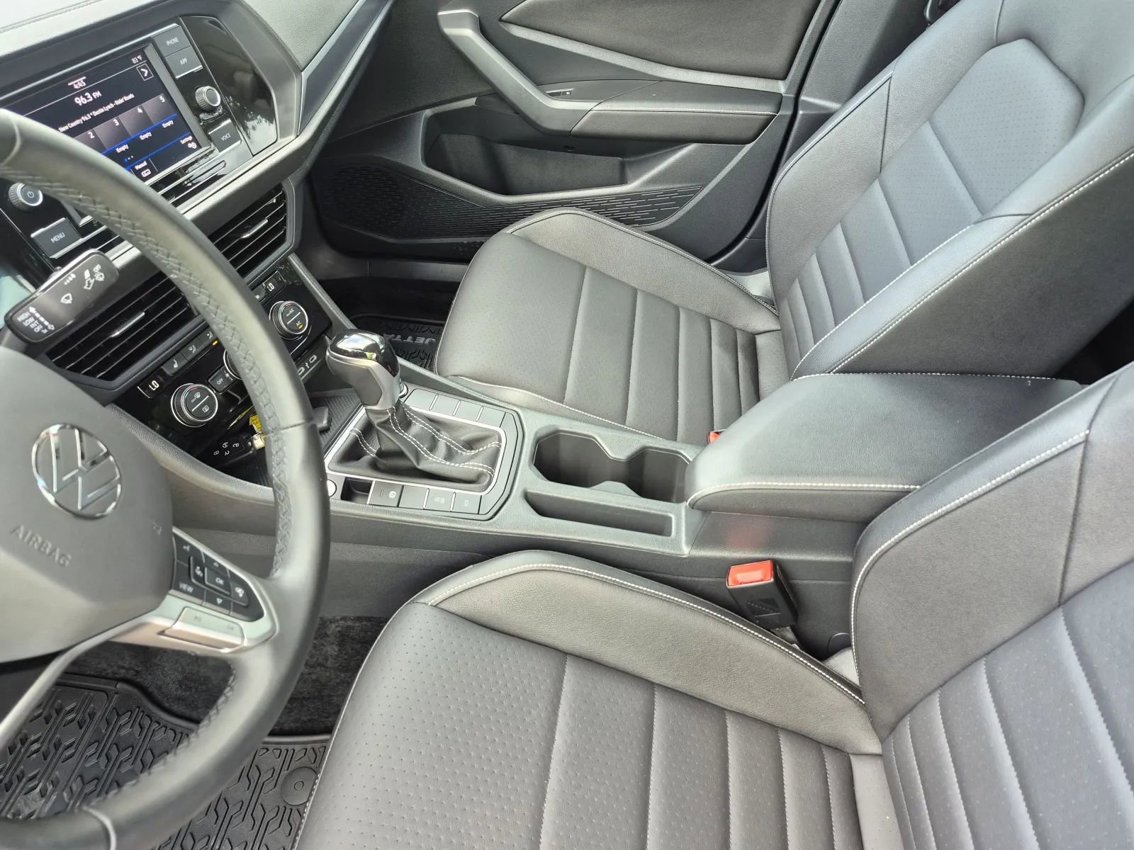 Used 2024 Volkswagen Jetta SE FWD image 15
