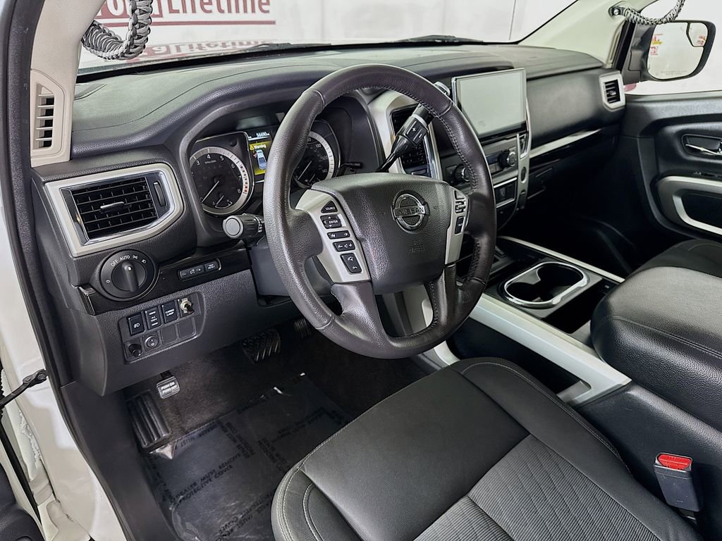 Used 2018 Nissan Titan SV w/ SV Convenience Package AWD/4WD image 19