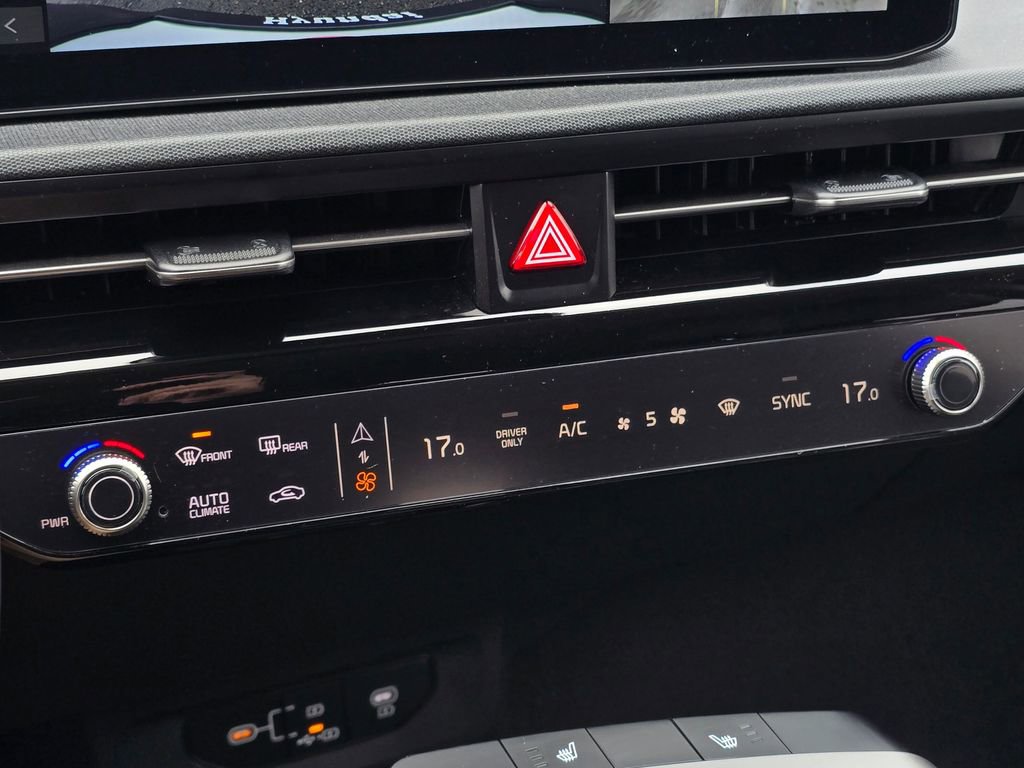 Used 2025 Kia EV6 Light w/ Light LR Technology Package image 31