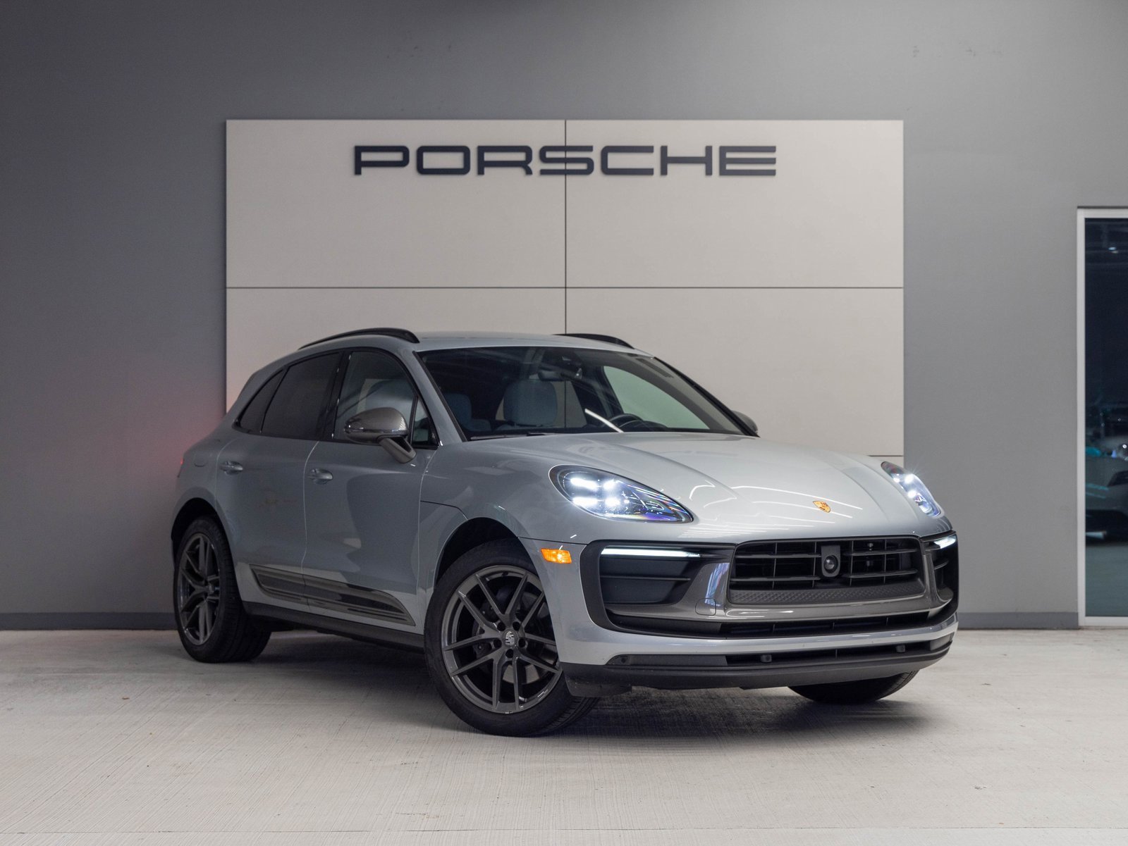 Used 2024 Porsche Macan Turbo image 9