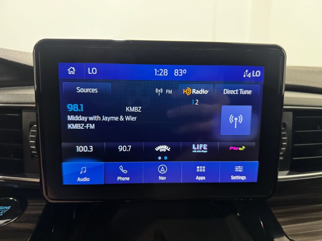 Used 2022 Ford Explorer Limited w/ Class IV Trailer Tow Package AWD/4WD image 3