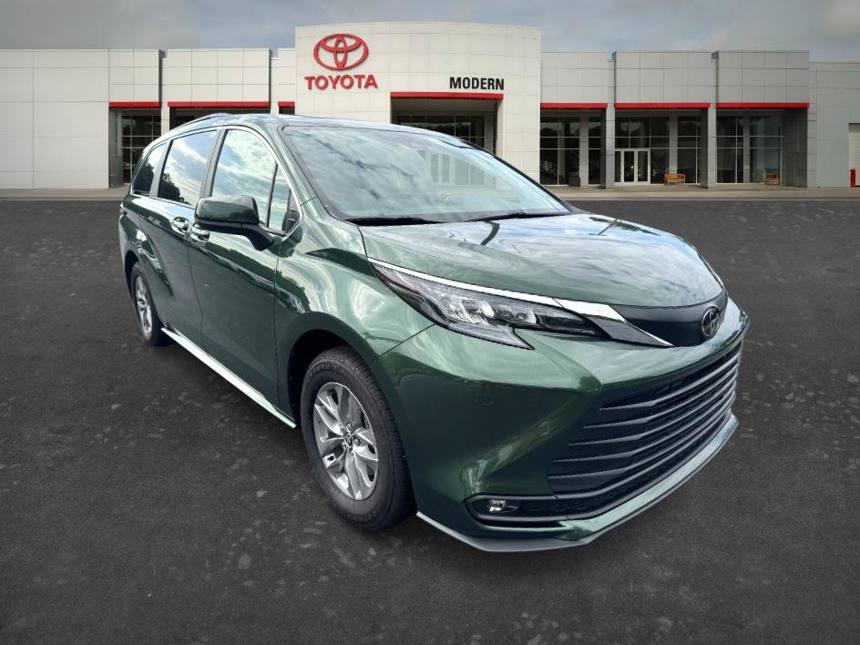 Certified 2026 Toyota Sienna XLE FWD image 2