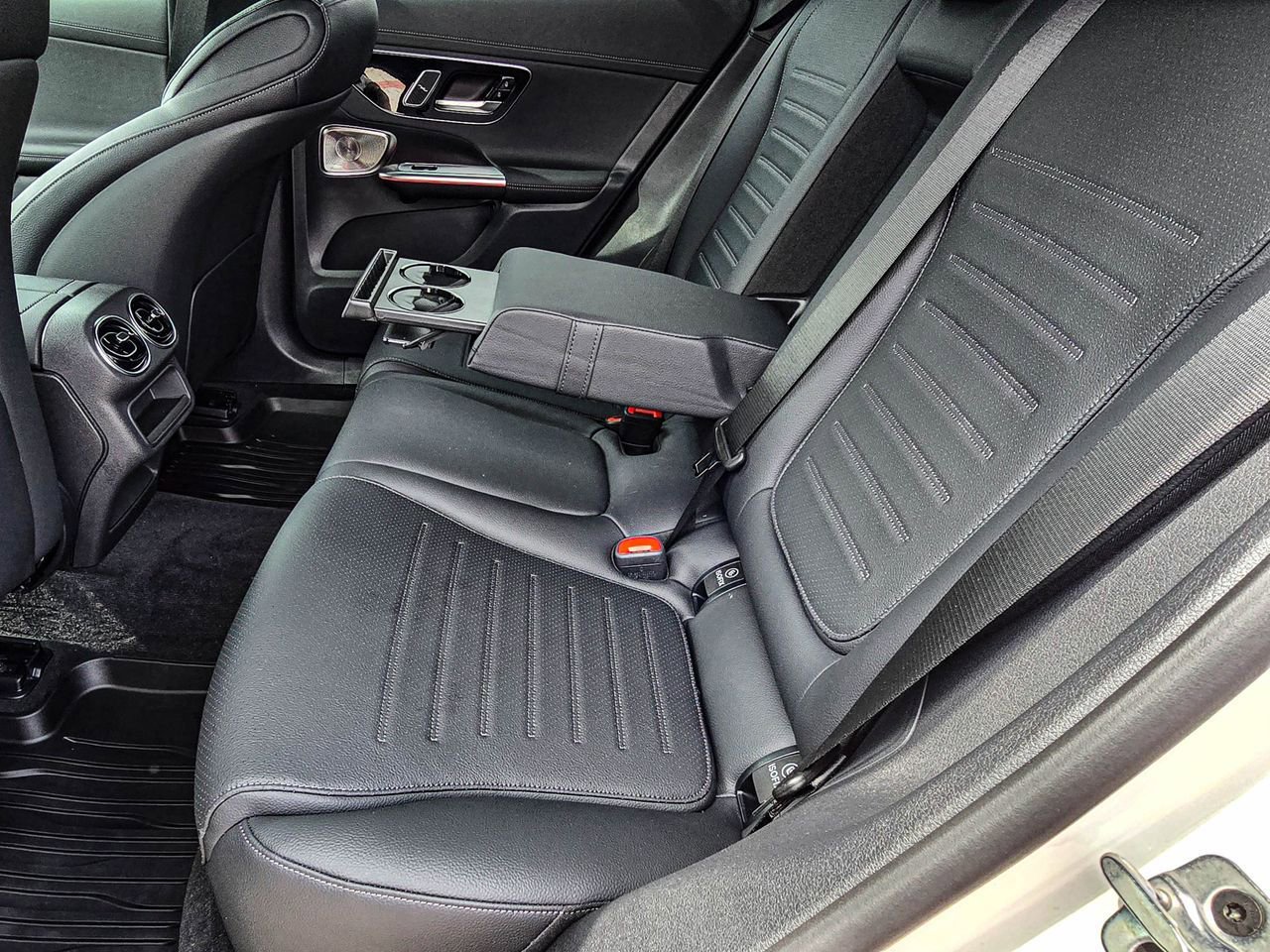 Used 2026 Mercedes-Benz GLC 300 4MATIC image 31