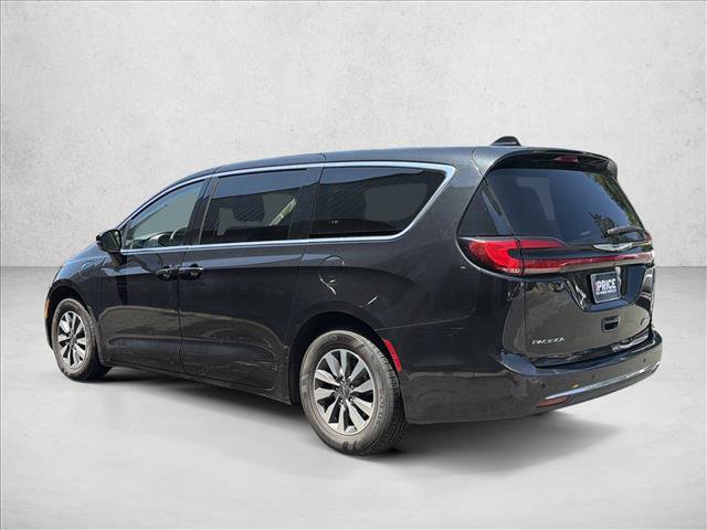 Used 2023 Chrysler Pacifica Touring-L FWD image 7
