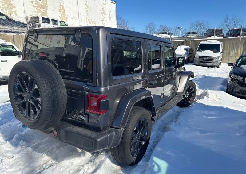 Used 2022 Jeep Wrangler Unlimited Sahara w/ Cold Weather Group image 4