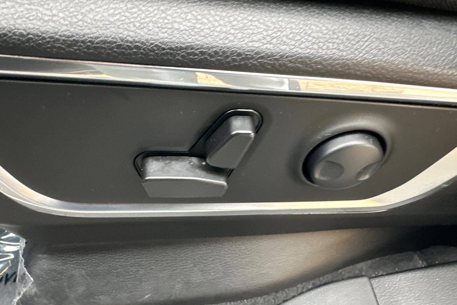 Used 2025 RAM 1500 Laramie image 12