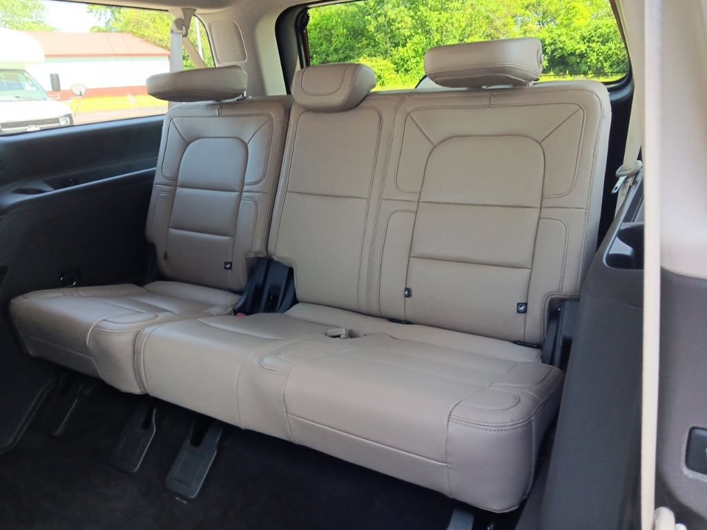 Used 2023 Lincoln Navigator L Reserve AWD/4WD image 31