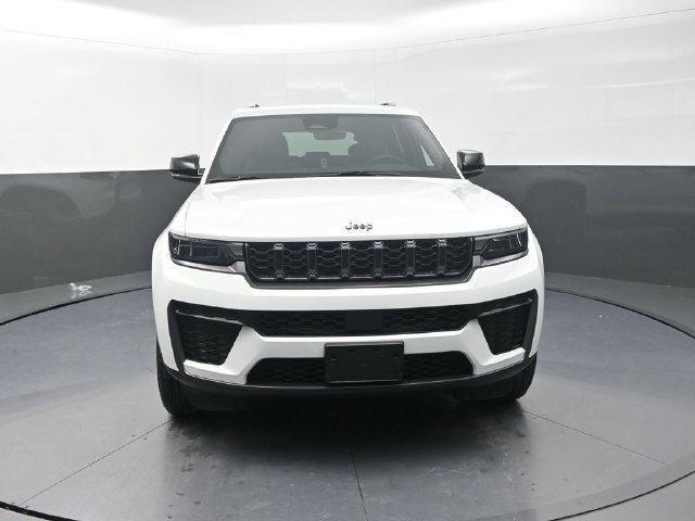 New 2026 Jeep Grand Cherokee Altitude AWD/4WD image 3