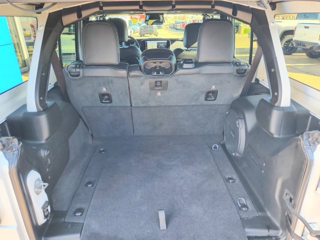 Used 2025 Jeep Wrangler Unlimited Sahara AWD/4WD image 12