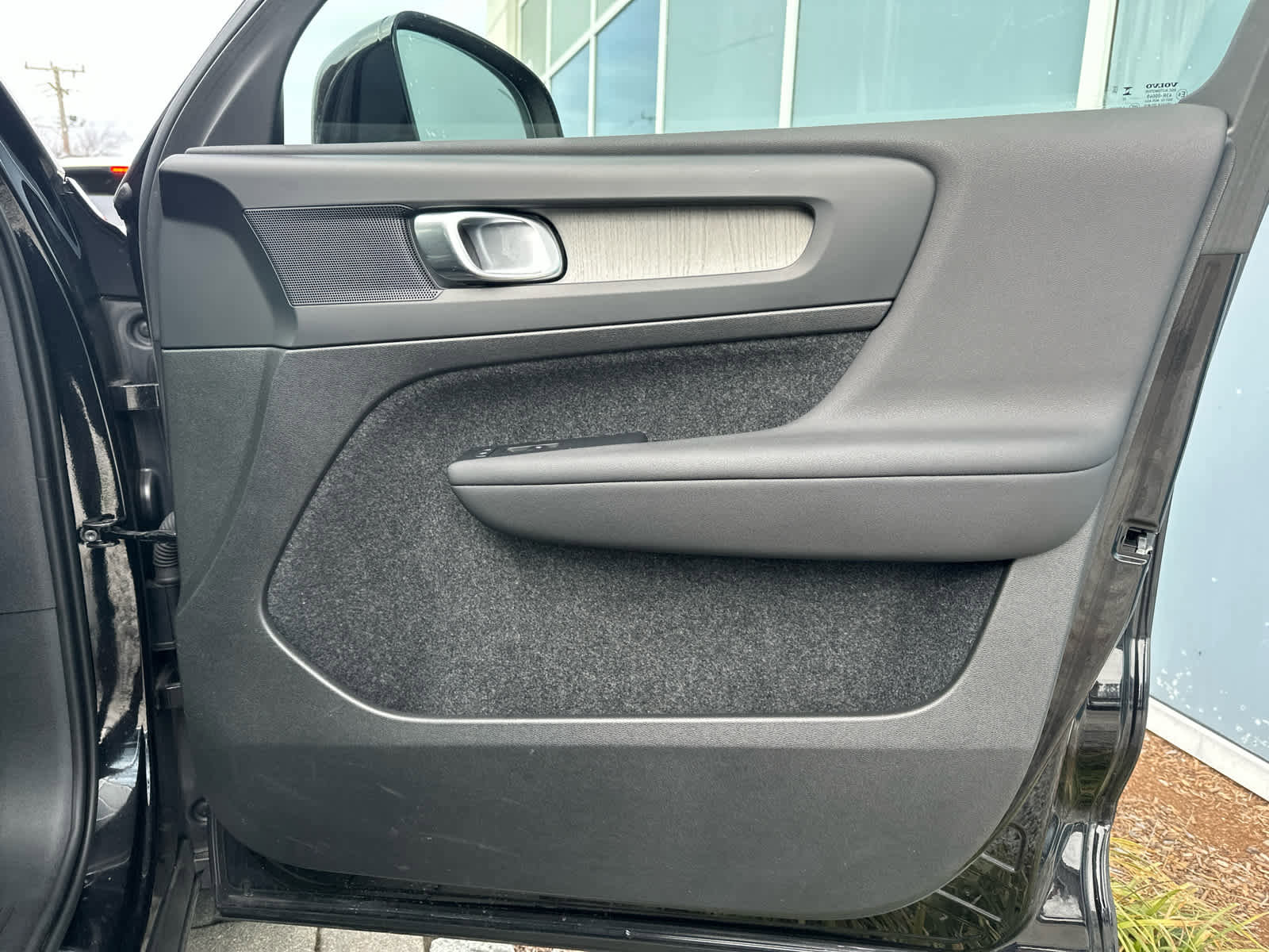 Used 2023 Volvo XC40 B5 Plus w/ Protection Package Premier image 33