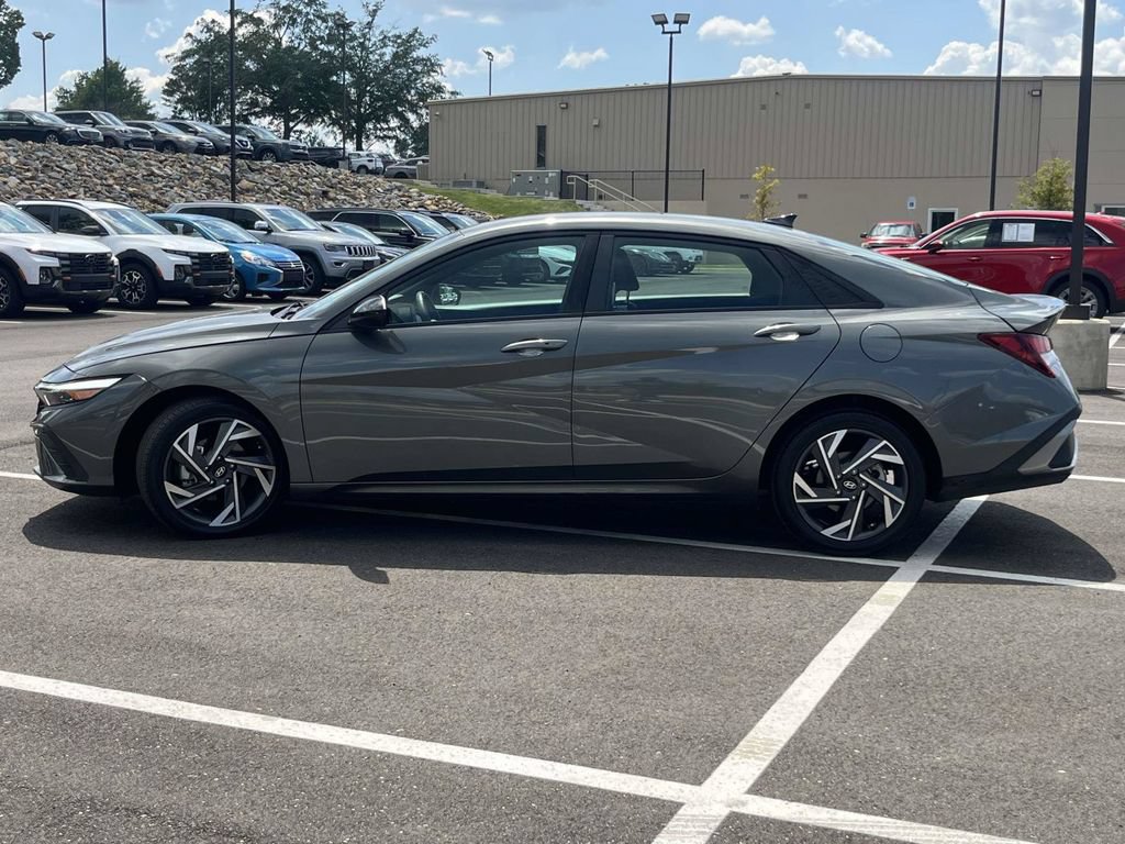 Certified 2025 Hyundai Elantra Sport w/ Cargo Package FWD image 6