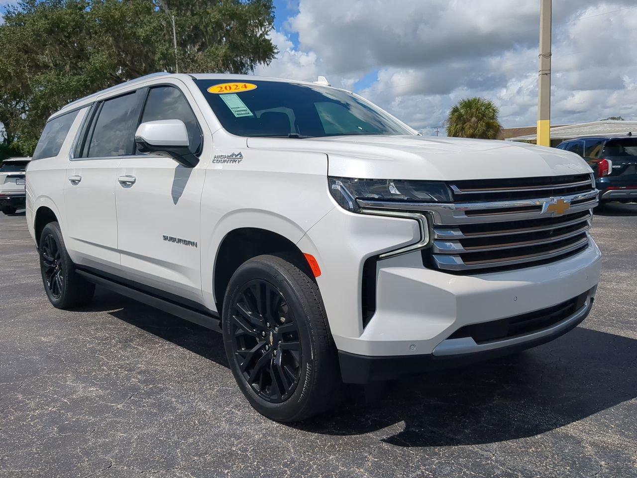 Used 2024 Chevrolet Suburban High Country image 2