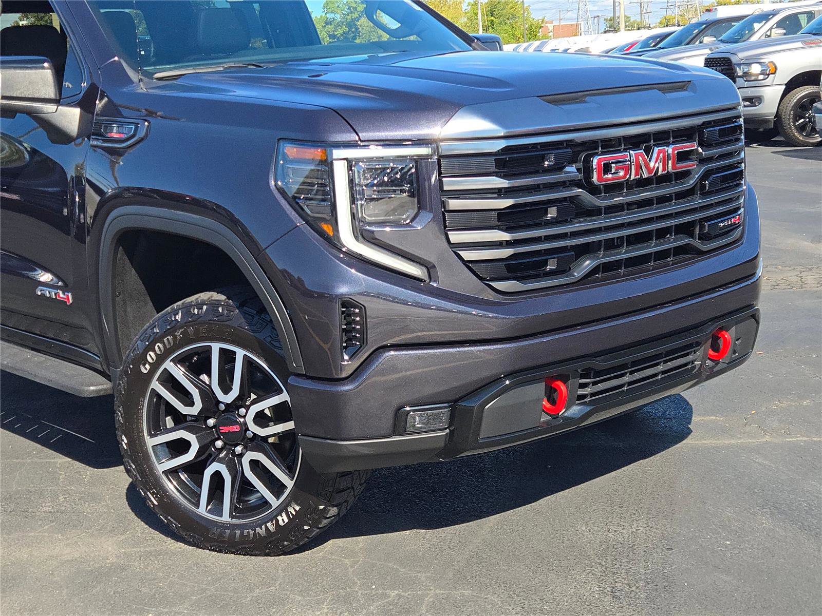 Used 2022 GMC Sierra 1500 AT4 w/ AT4 Preferred Package image 2