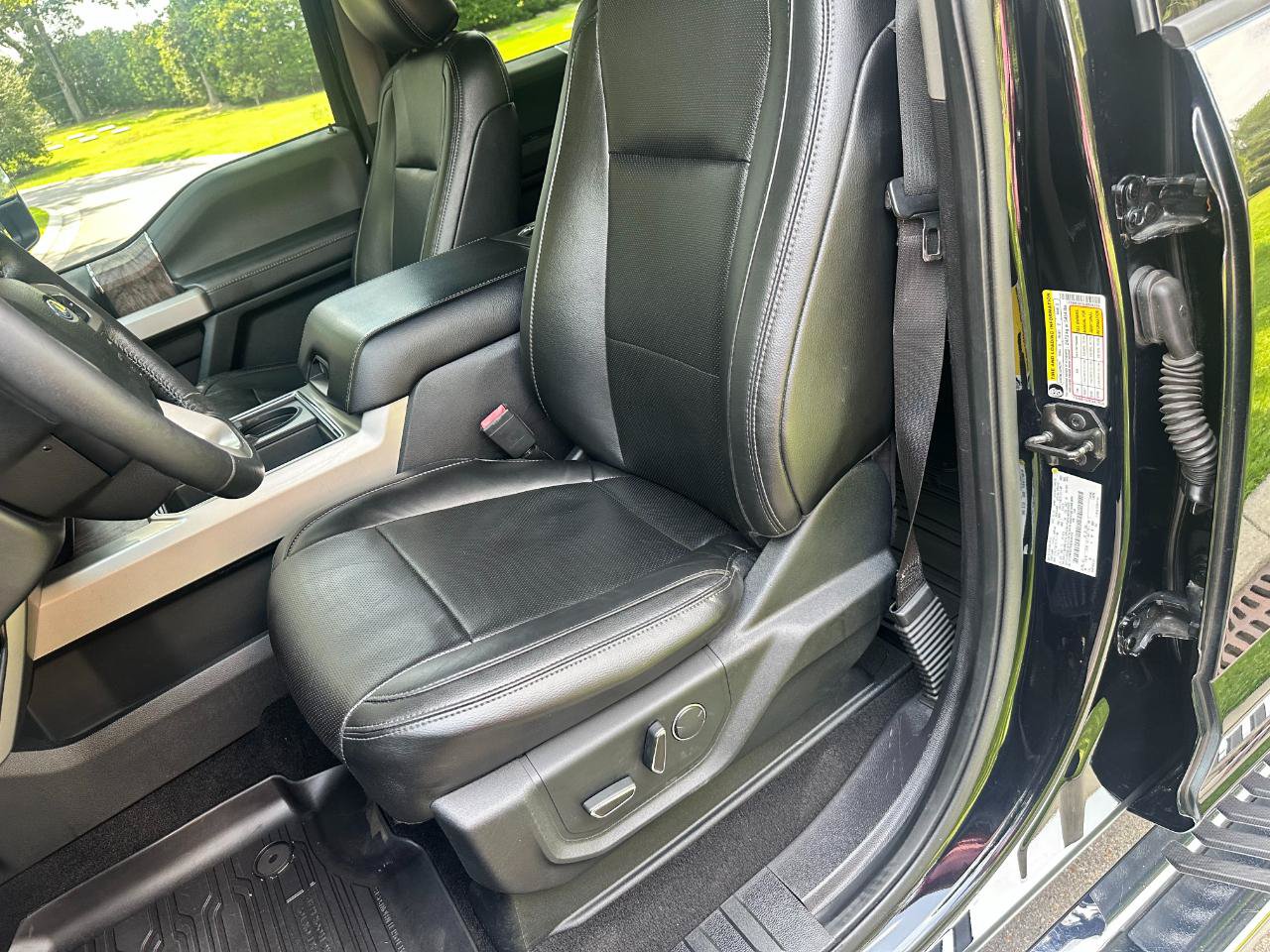 Used 2018 Ford F350 Lariat w/ Lariat Ultimate Package AWD/4WD image 12