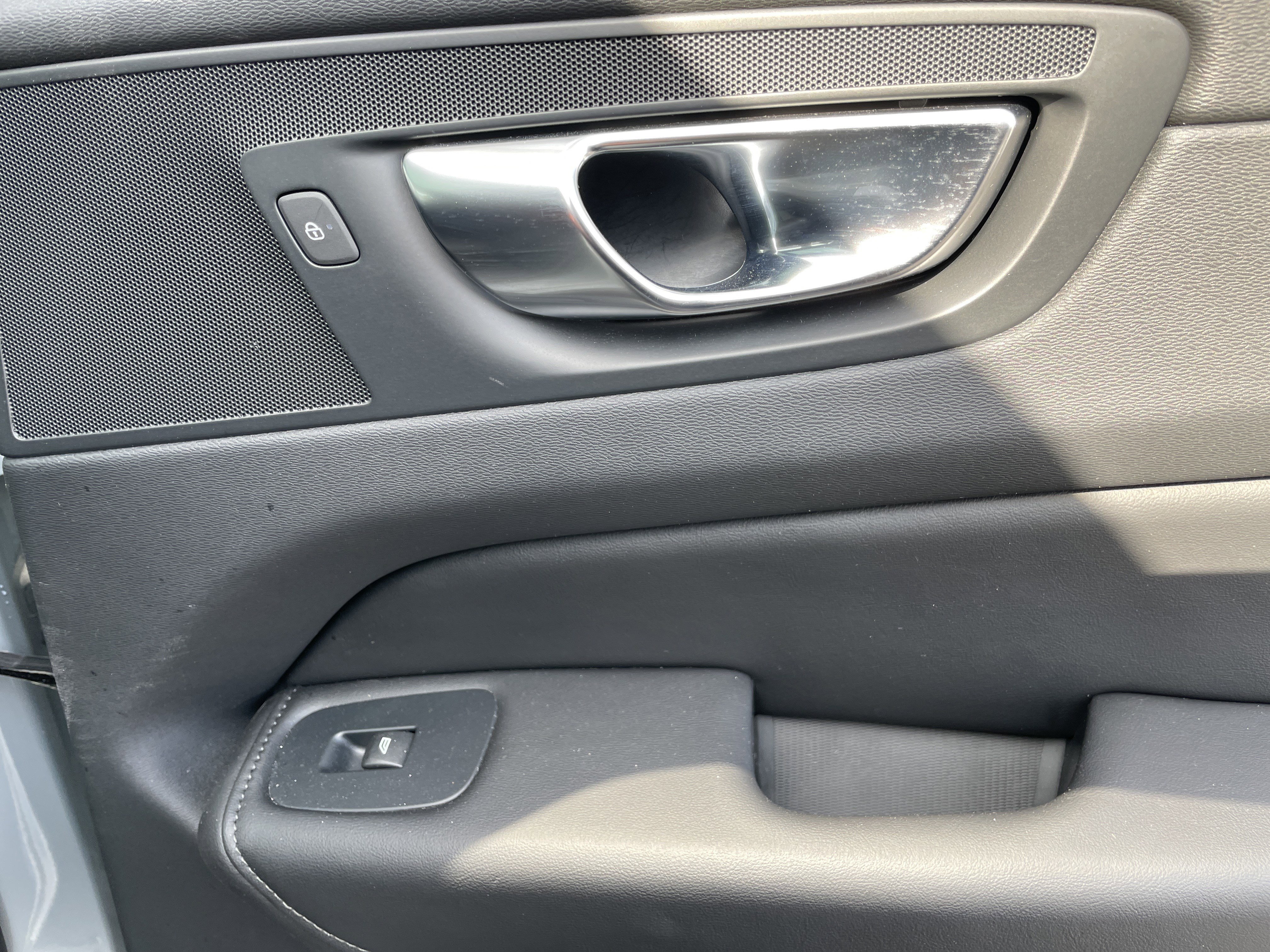 Used 2025 Volvo XC60 B5 Plus image 17