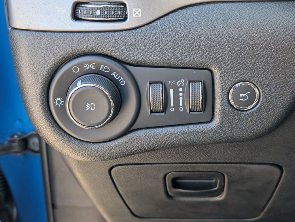 Certified 2022 Jeep Cherokee Limited image 28