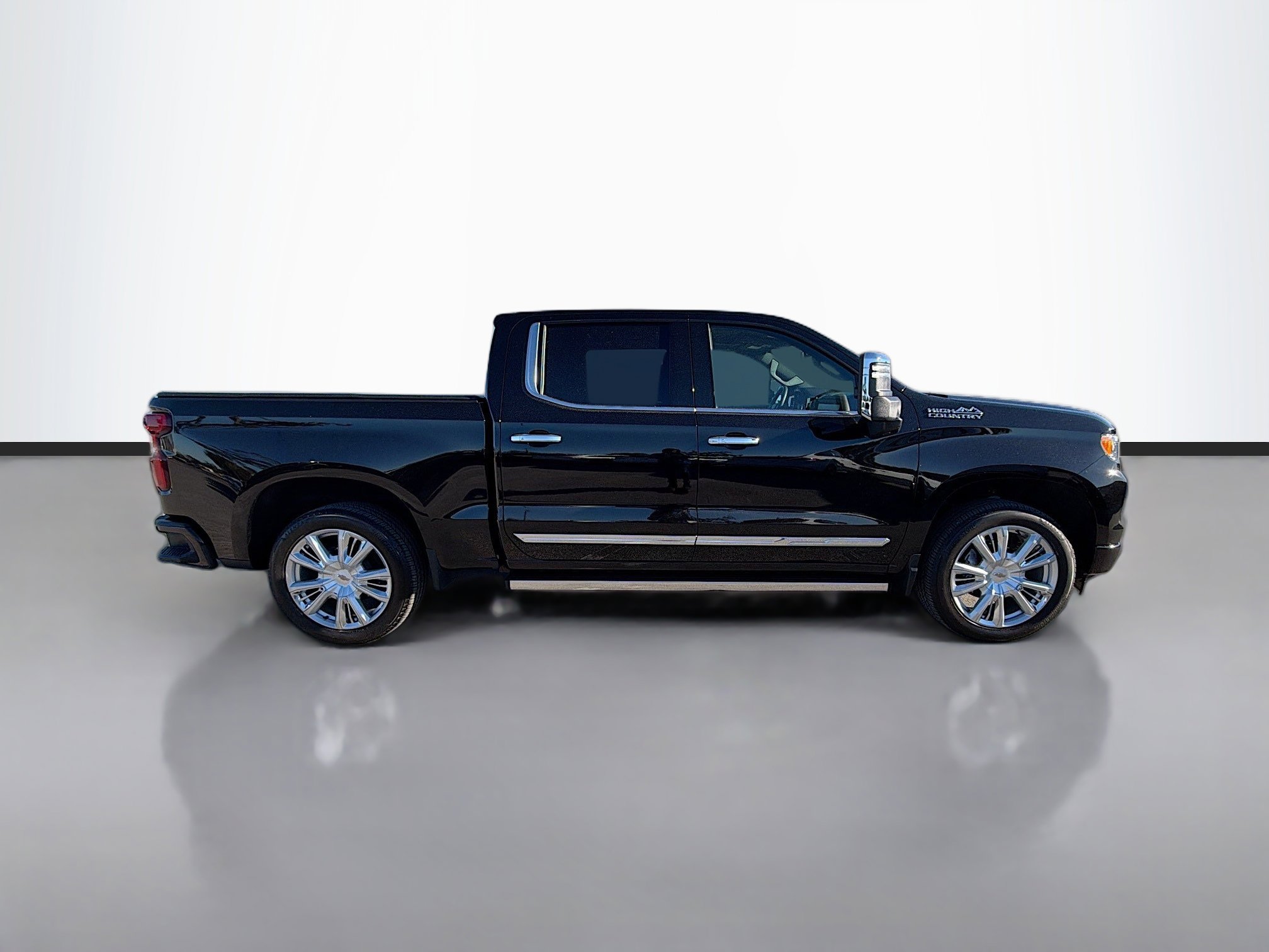 Used 2025 Chevrolet Silverado 1500 High Country w/ High Country Premium Package image 6