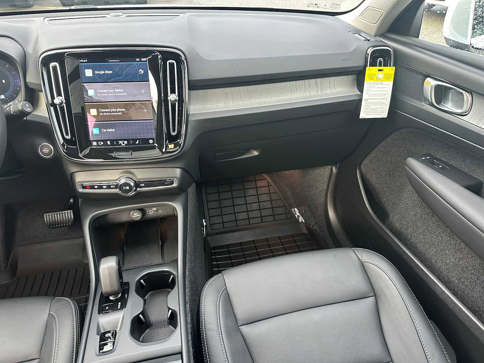 Used 2025 Volvo XC40 B5 Core w/ Climate Package image 18