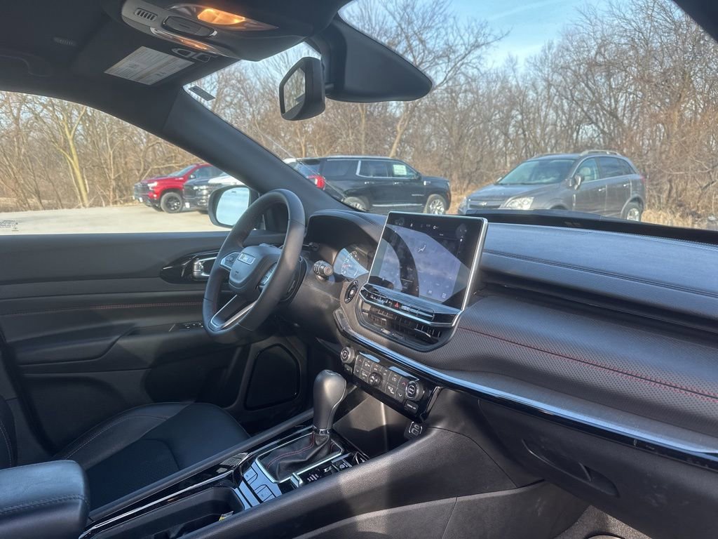 Used 2024 Jeep Compass Trailhawk w/ Trailhawk Convenience Group image 15