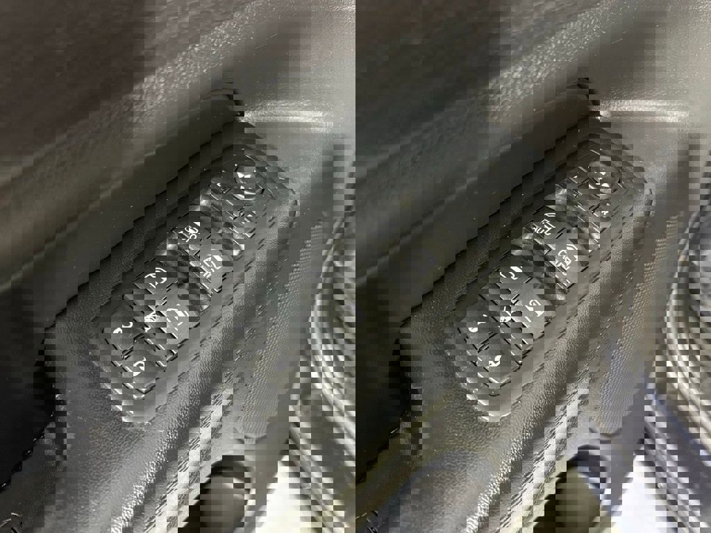 Used 2015 Jeep Grand Cherokee Altitude image 14