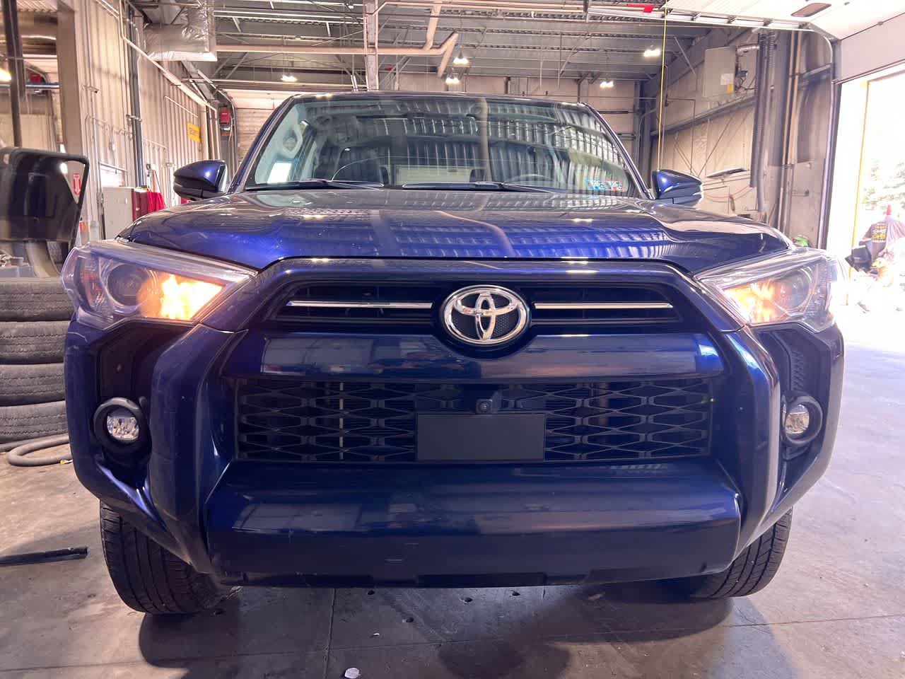 Used 2022 Toyota 4Runner SR5 Premium w/ Moonroof Package AWD/4WD image 29