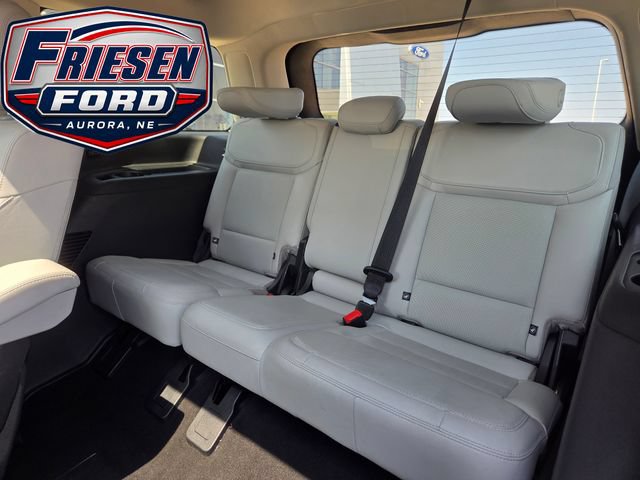 Used 2025 Ford Expedition Platinum w/ Driver's Package AWD/4WD image 27