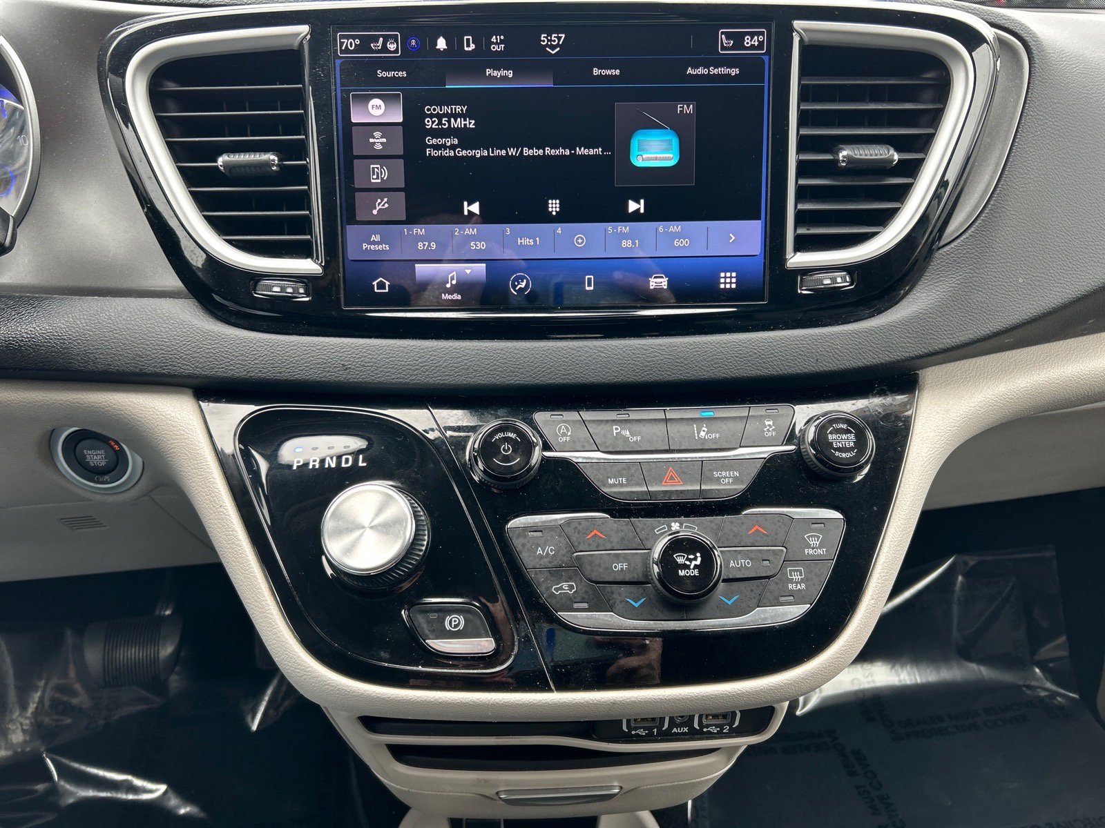 Used 2023 Chrysler Pacifica Touring-L image 28