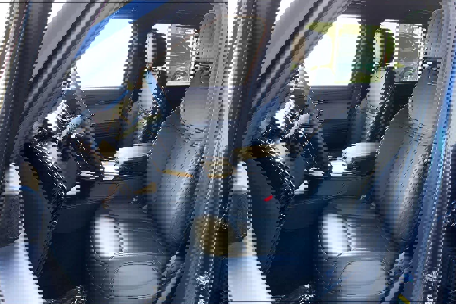 Used 2025 Land Rover Range Rover Sport SE AWD/4WD image 9